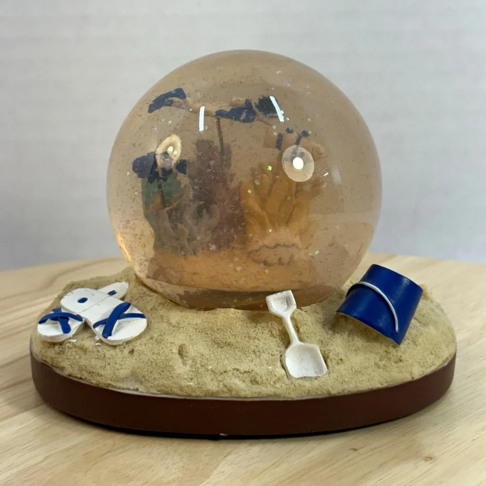 The Memory Company Univ of Kentucky Surfboard Snowman Diver Snow Globe Glitter